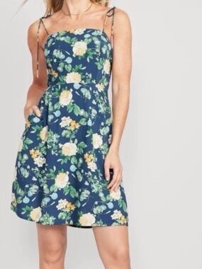 Old Navy tie strap sundress with smocked back and on seam pockets